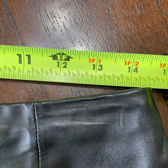 Black leather pencil skirt. - Picture 4 of 4